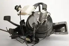 Педаль сцепления и тормоза в сборе с вакуумником и цилиндрами